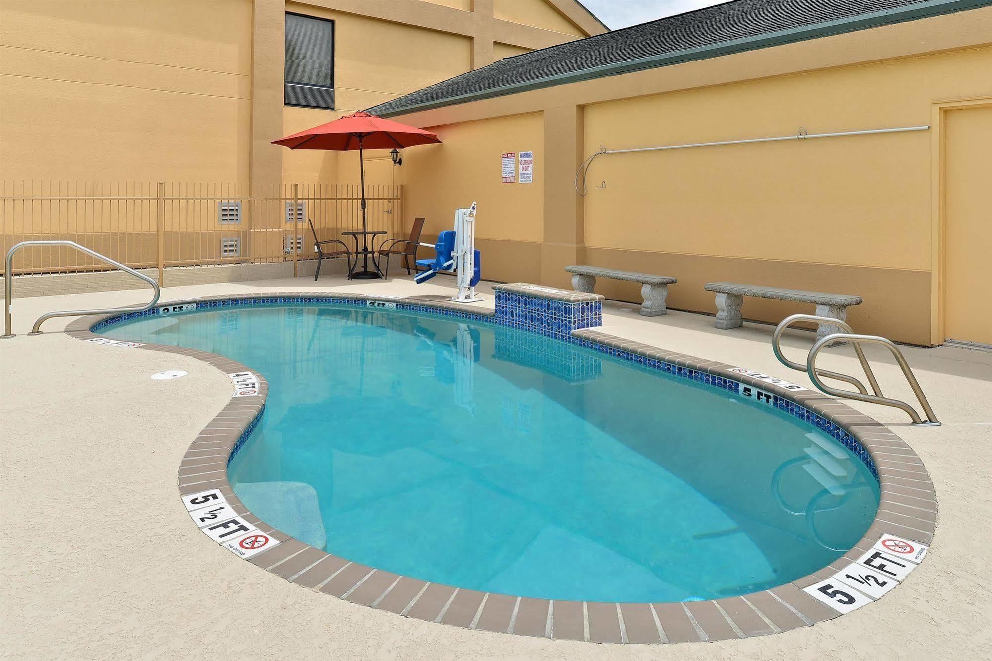 Executive Inn & Suites Breaux Bridge, La Exterior foto